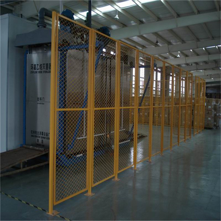 四川車間用隔離鐵絲網(wǎng)、倉庫防護(hù)網(wǎng)、車間護(hù)欄網(wǎng)